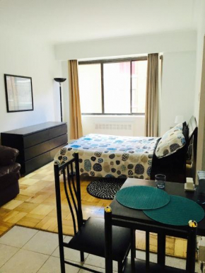 Stylish Montreal Apartment: Comfortable Stay in the Golden Square Mile